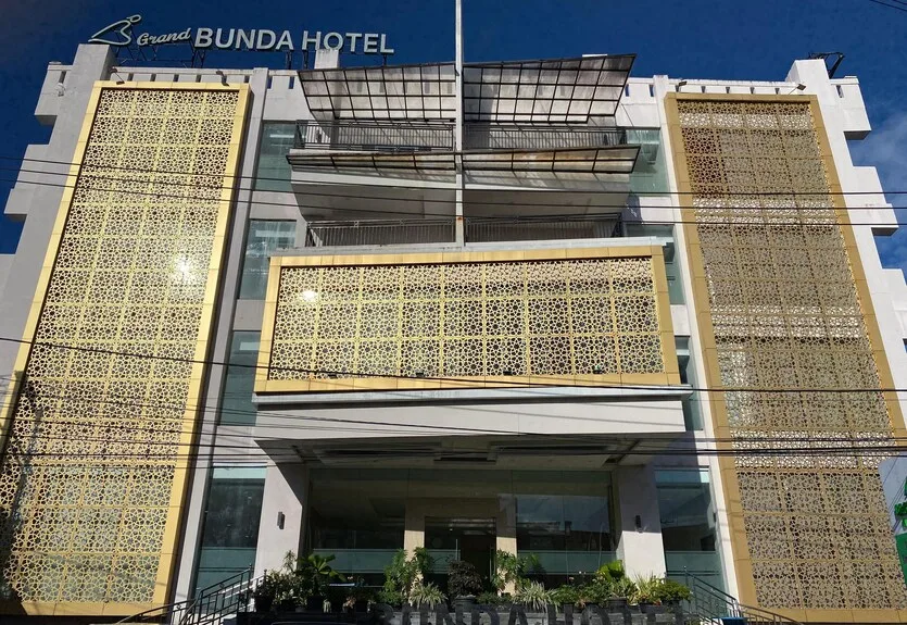 Fasad Grand Bunda Hotel Syariah